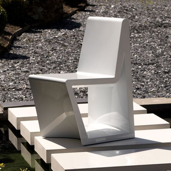 Rest Outdoor Dining Table and Chairs