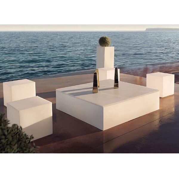 Jut Outdoor Stools